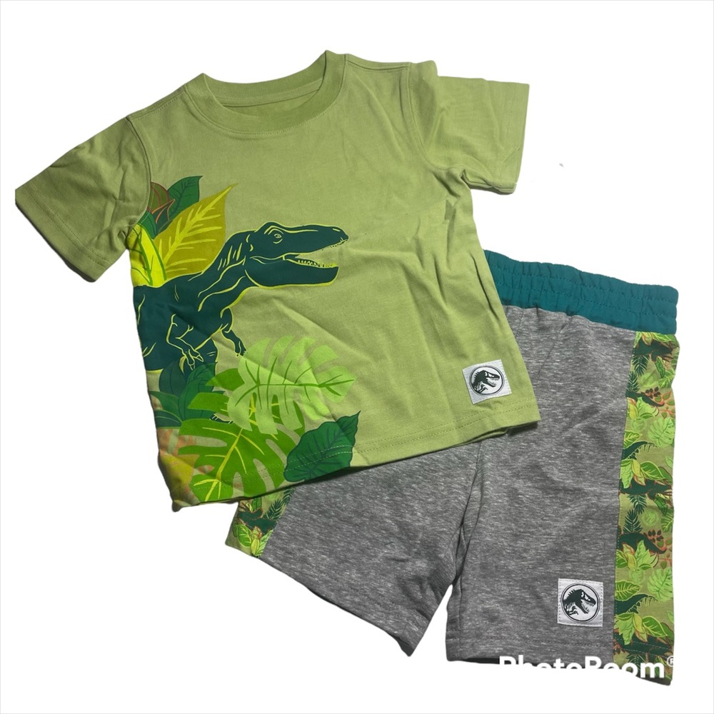 NWOT Jurassic World dinosaur screen print tee with matching shorts Size 3T